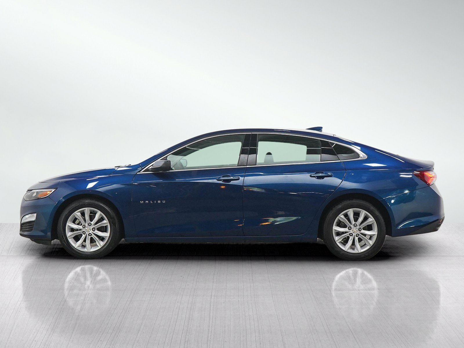 Used 2019 Chevrolet Malibu 1LT with VIN 1G1ZD5ST8KF182751 for sale in Minneapolis, Minnesota