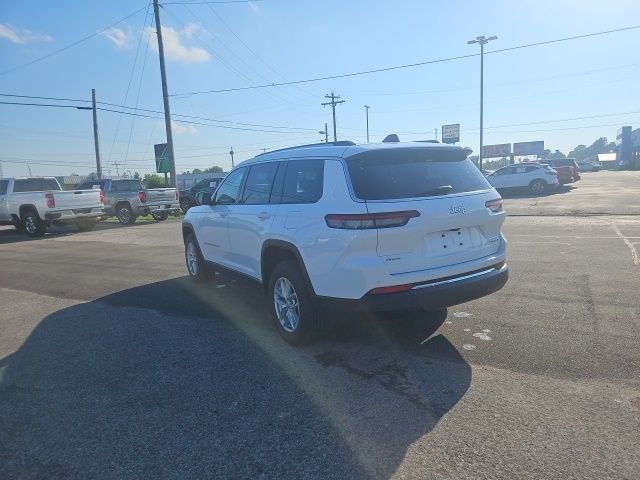 Used 2024 White Jeep Laredo image 8