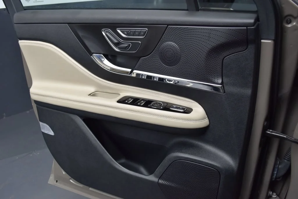 Certified Used 2025 Gray Lincoln Premiere image 9