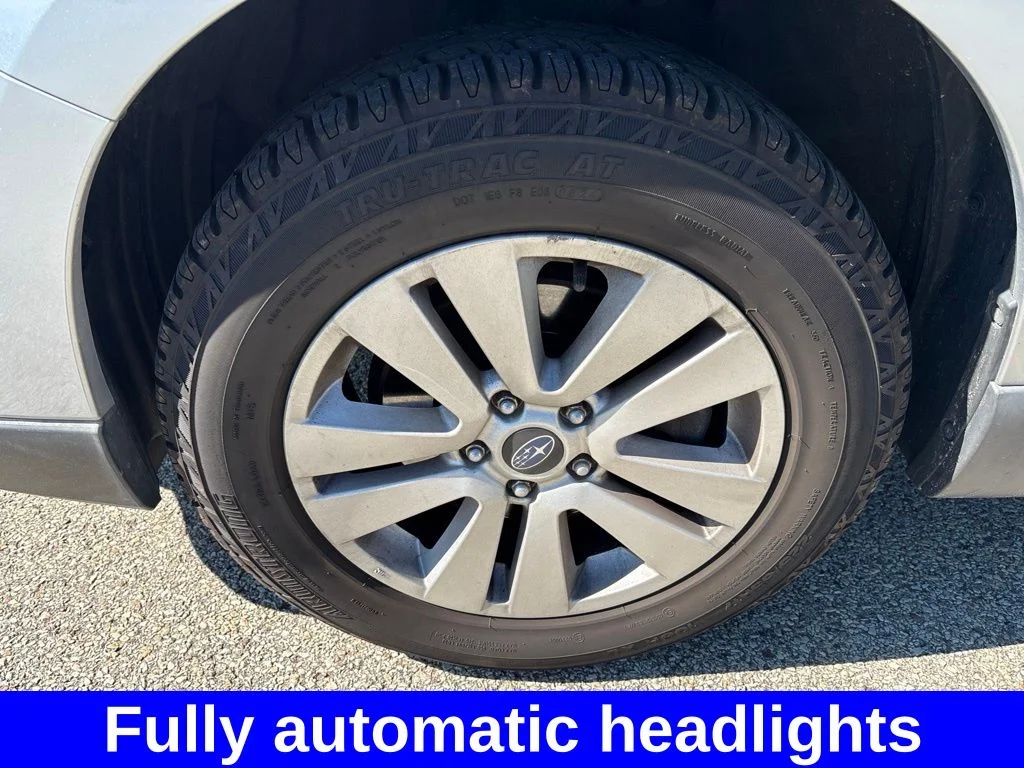 Used 2018 Silver Subaru 2.5i Premium image 13