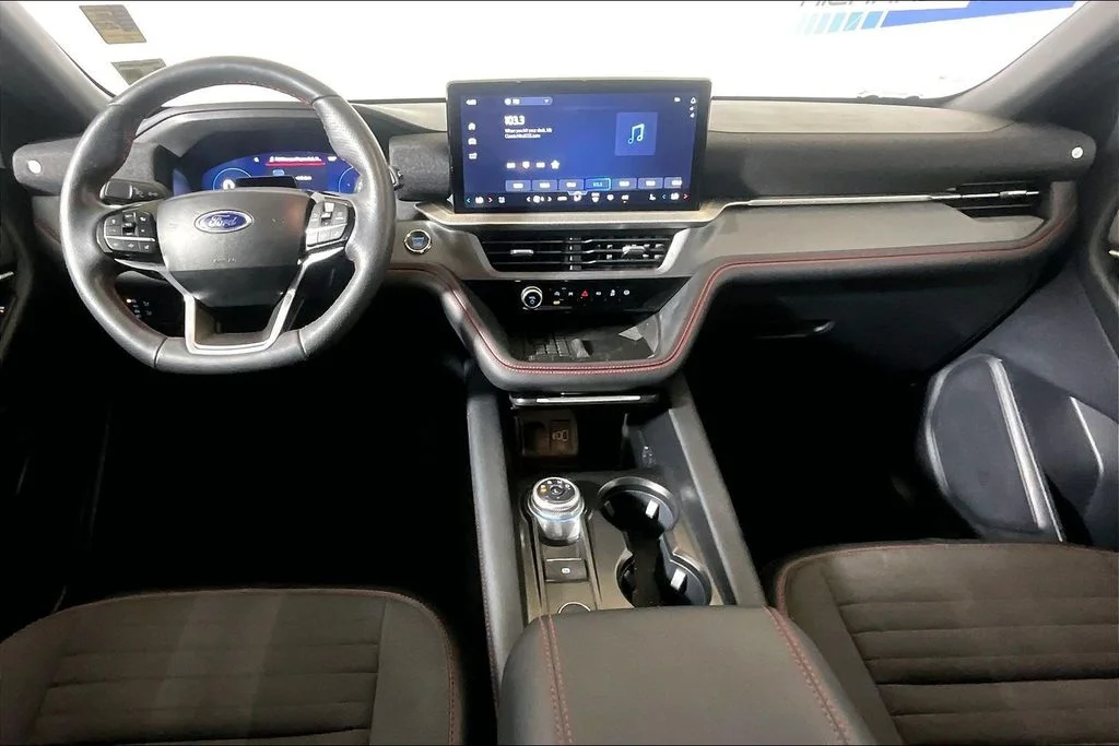 Used 2025 White Metallic Ford ST-Line image 11