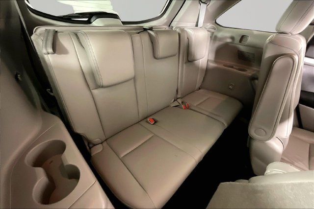 Used 2017 Silver Toyota XLE image 24