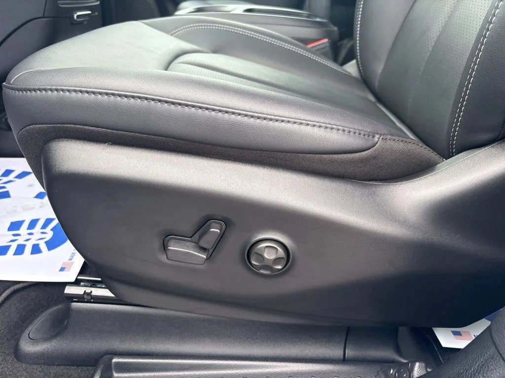 New 2026 Hydro Blue Pearl-Coat Exterior Paint Chrysler Select image 19