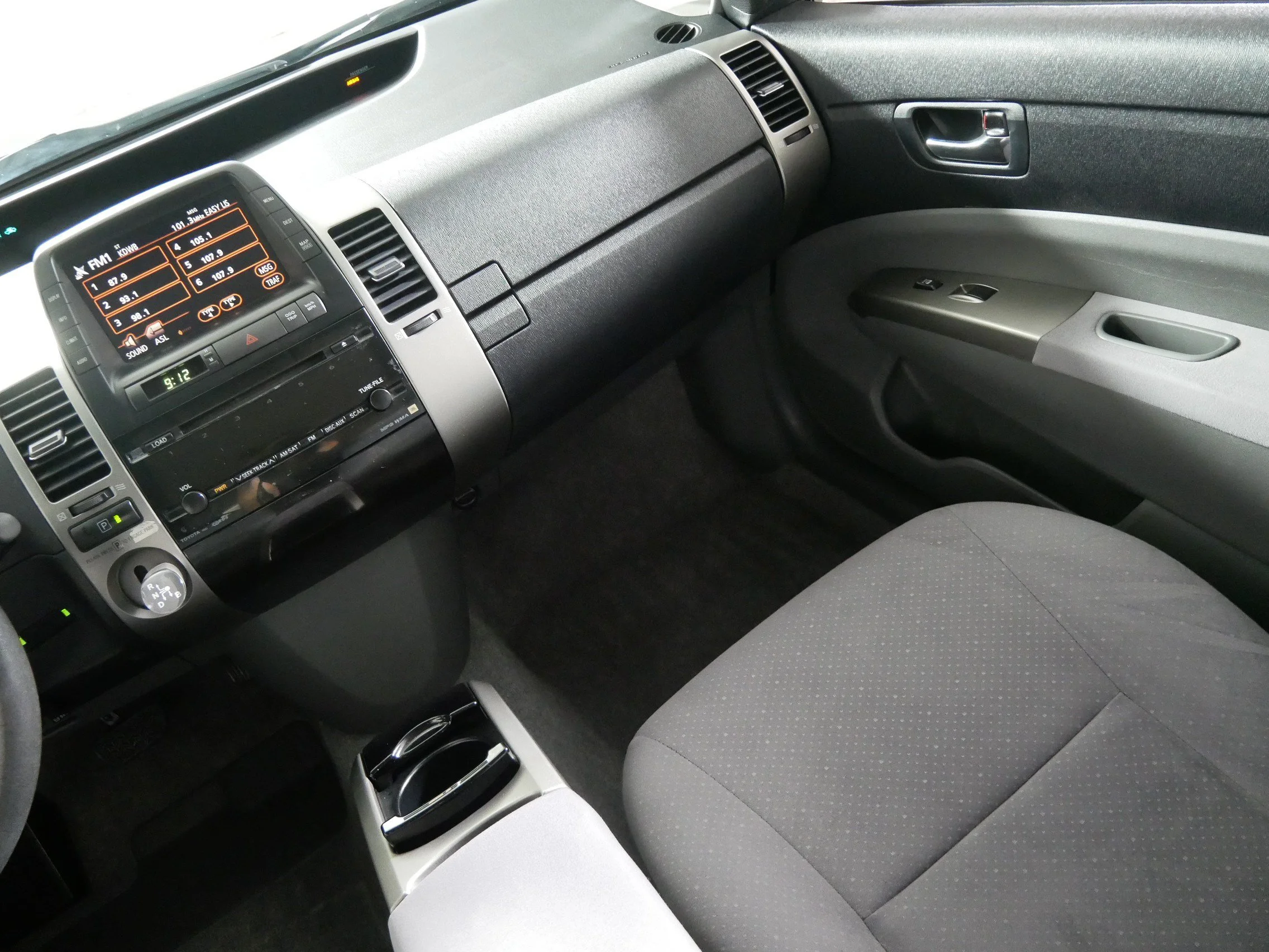 Used 2009 Magnetic Gray Metallic Toyota  image 11