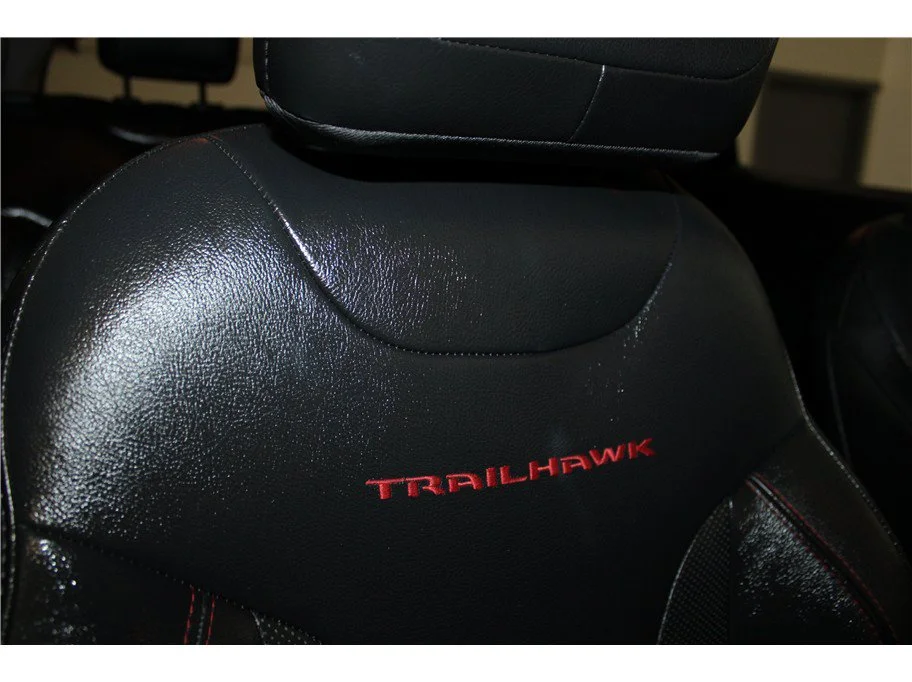 Used 2018 Granite Crystal Metallic Clearcoat Jeep Trailhawk image 26