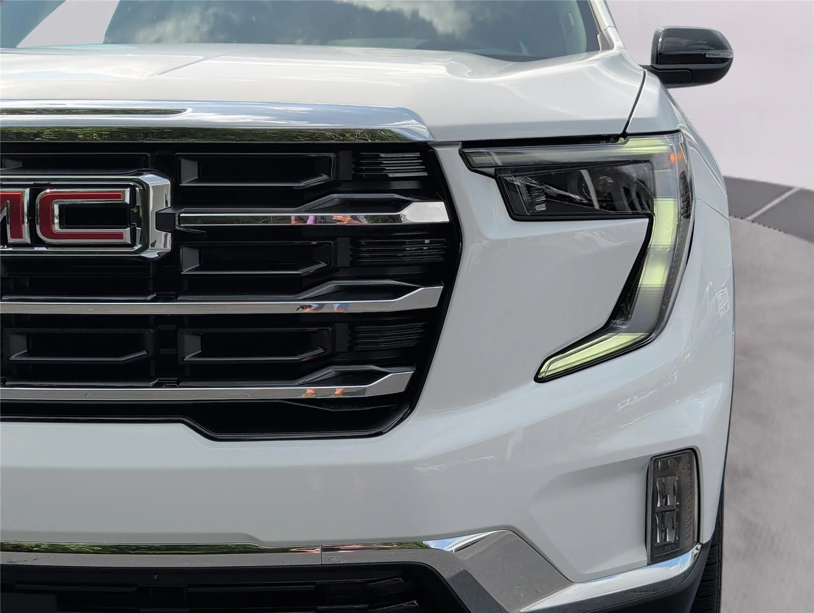 New 2026 Summit White GMC Elevation image 32
