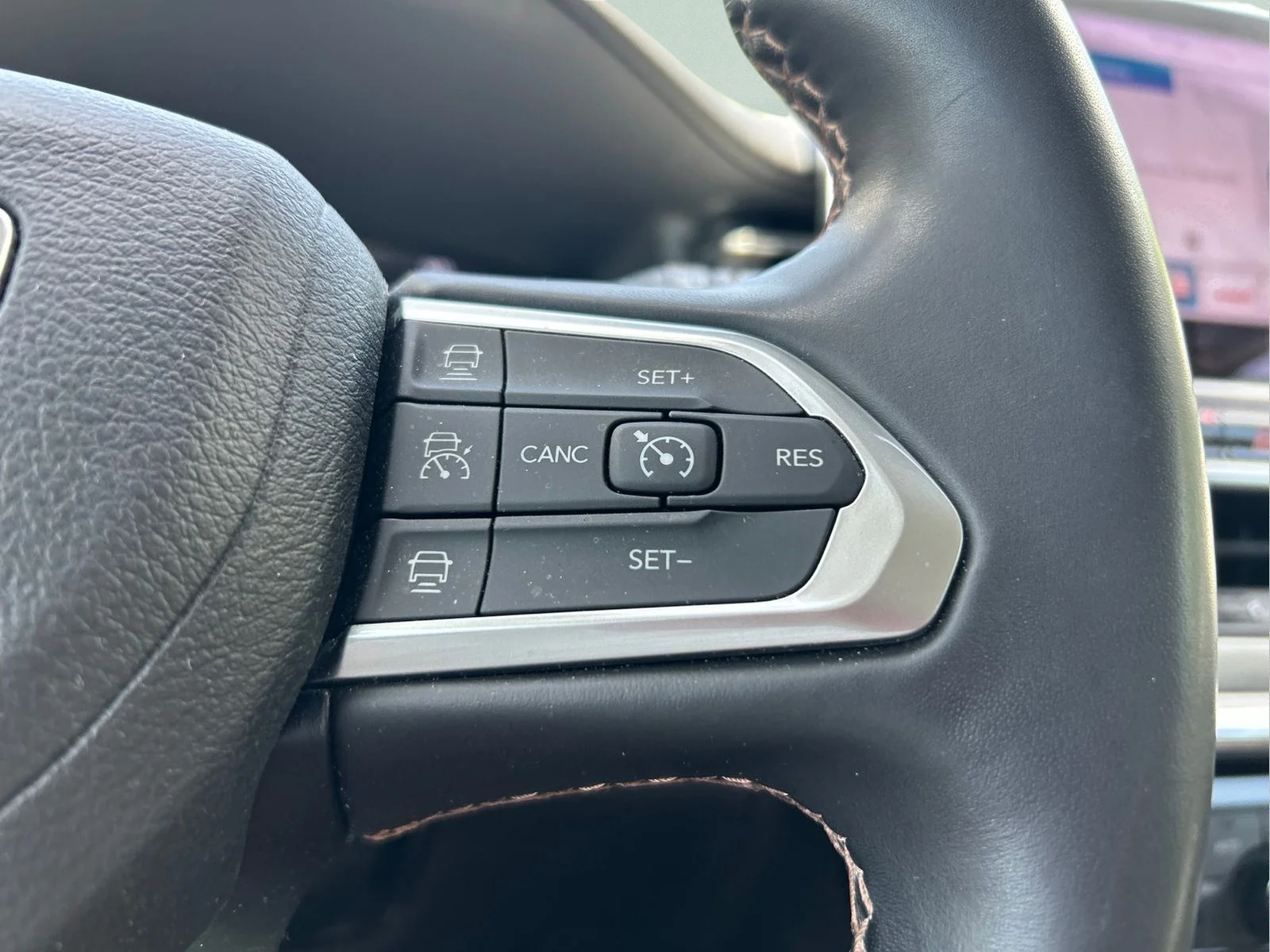 Used 2022 Crystal Metallic Jeep Limited image 15