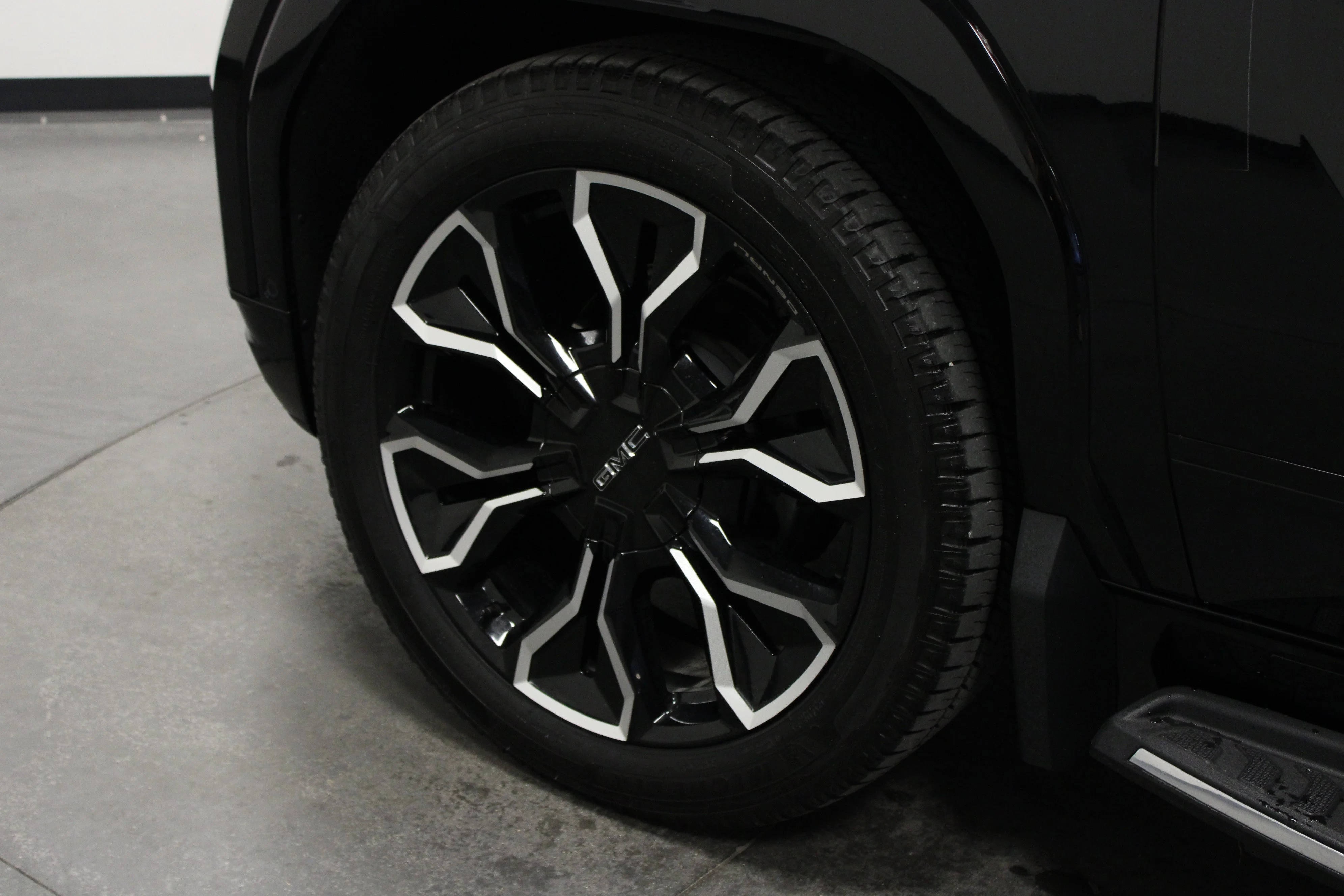 Used 2025 Onyx Black GMC Max Range Denali image 10