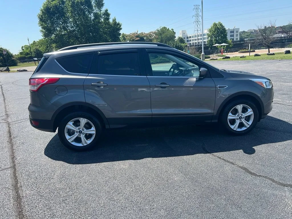 Used 2014 Sterling Gray Metall Ford SE image 6