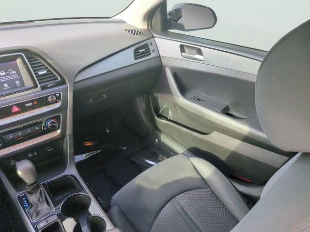 Used 2019 Black Hyundai SE image 16