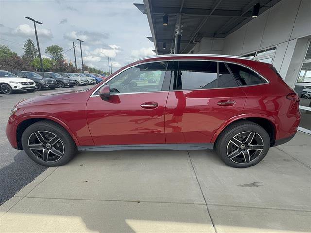 New 2026 MANUFAKTUR Patagonia Red Metallic Mercedes-Benz AWD GLC 300 4MATIC® 4dr SUV image 18