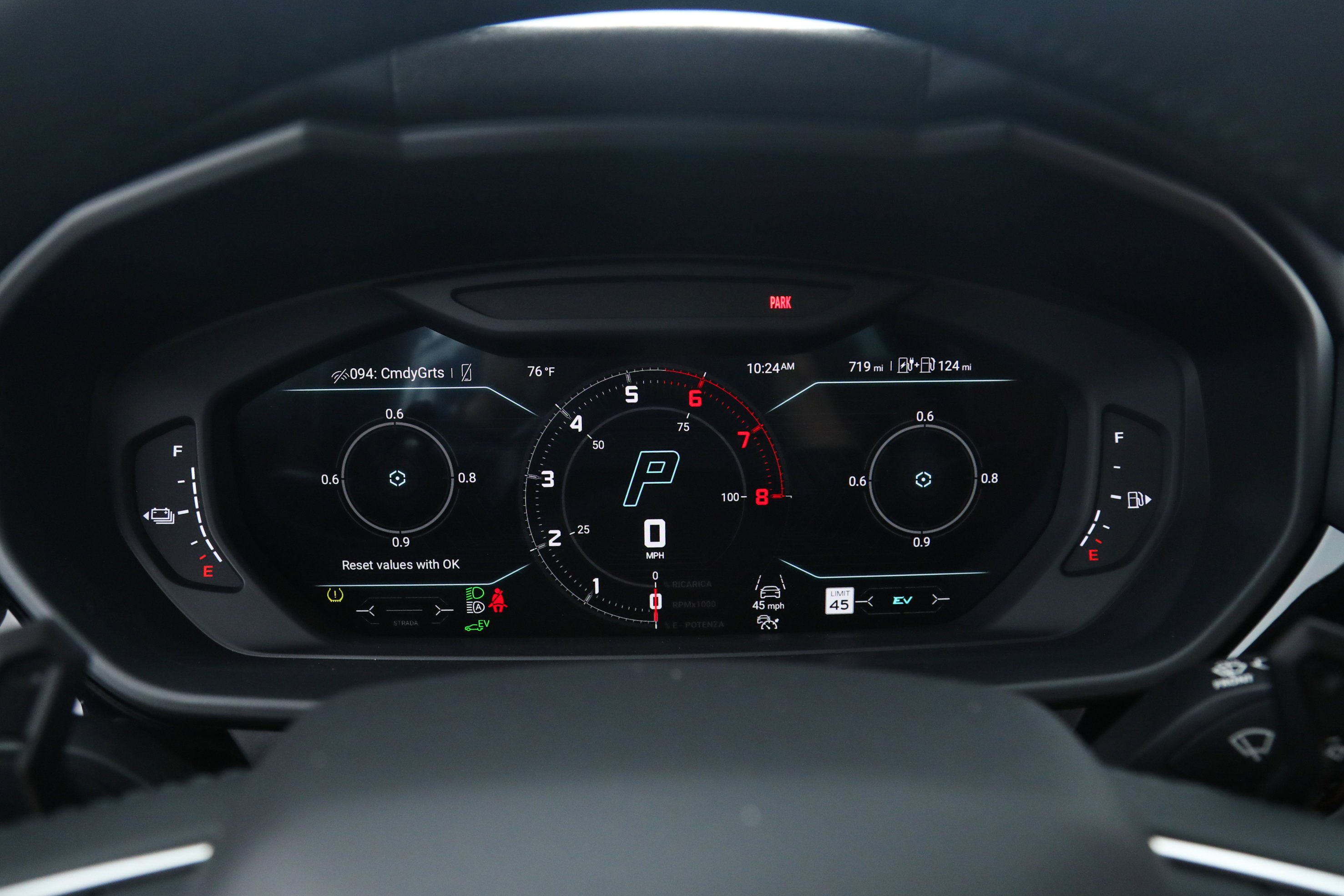 Used 2025  Lamborghini SE image 27