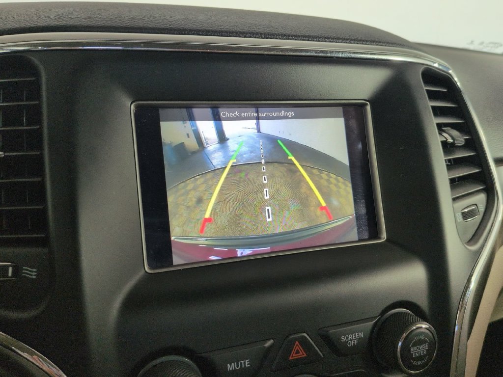 Used 2018 Red Jeep Laredo E image 31