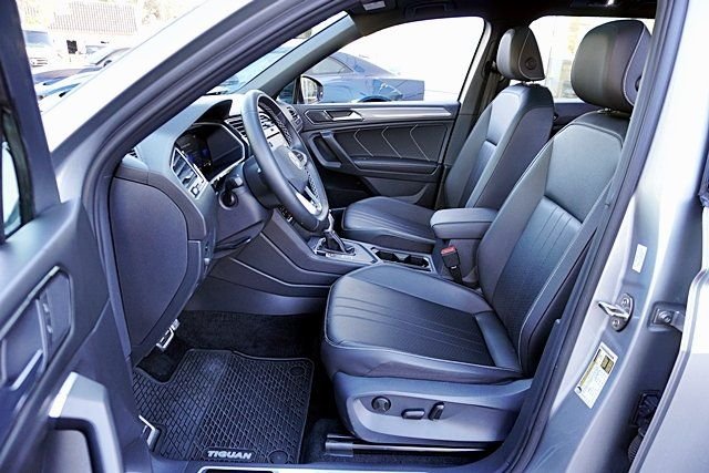 Used 2023 Silver Volkswagen 2.0T SE R-Line Black image 13