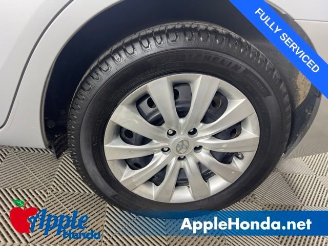Used 2014 Classic Silver Metallic Toyota LE image 9