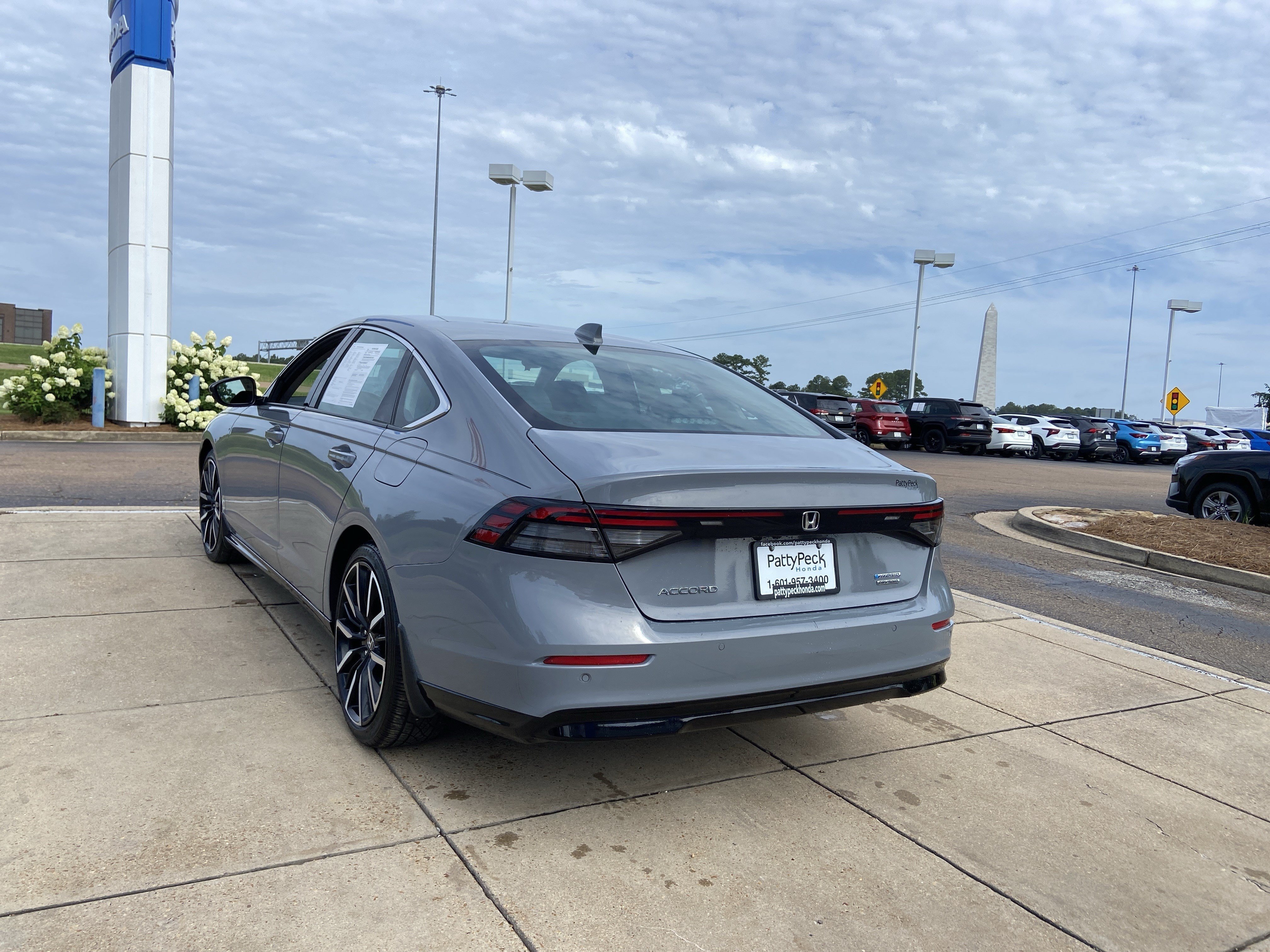 Used 2023 Urban Gray Pearl Honda Touring image 9