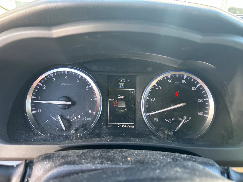 Used 2016  Toyota XLE V6 image 5