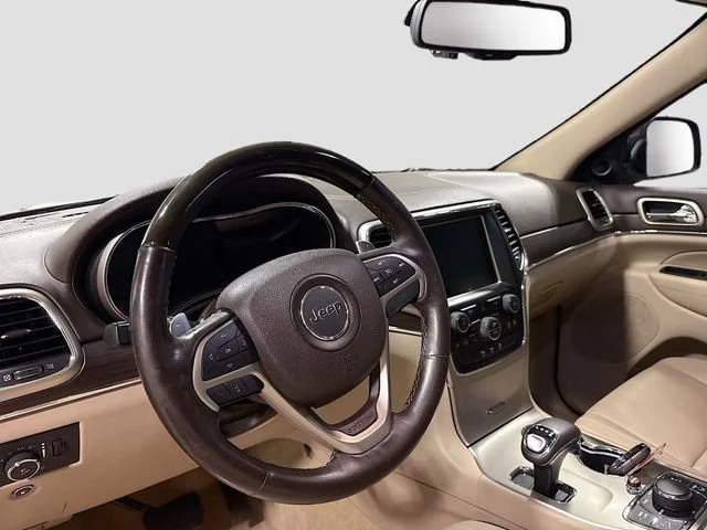 Used 2015  Jeep Overland image 10