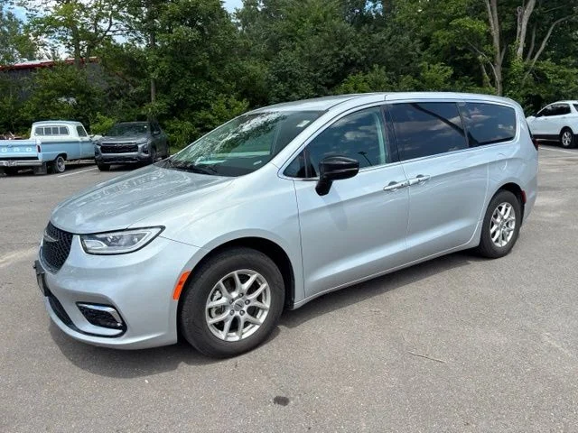 Used 2024 Silver Chrysler Touring L image 2
