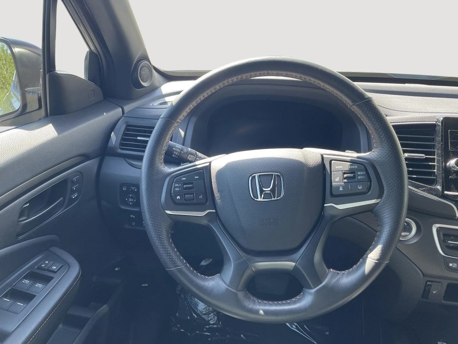Used 2025 Solar Silver Metallic Honda TrailSport image 27