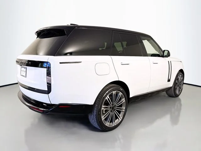 New 2026 Fuji White Land Rover SE image 5
