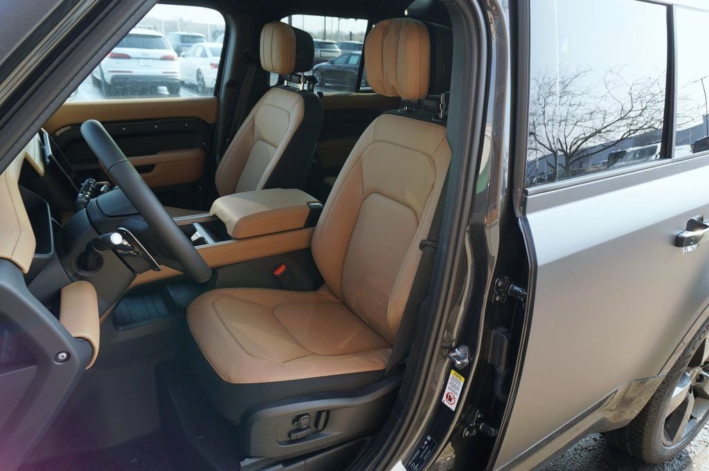 Used 2026 Gray Land Rover V8 image 15