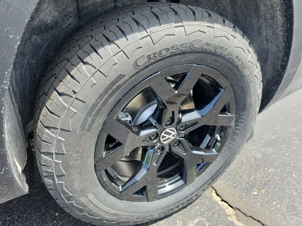 New 2026 Deep Black Pearl Volkswagen 2.0T Peak Edition image 14