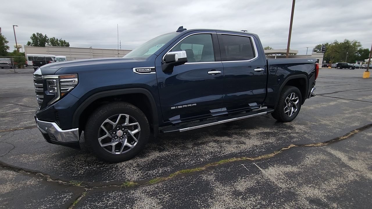 Used 2022 Blue GMC SLT image 4