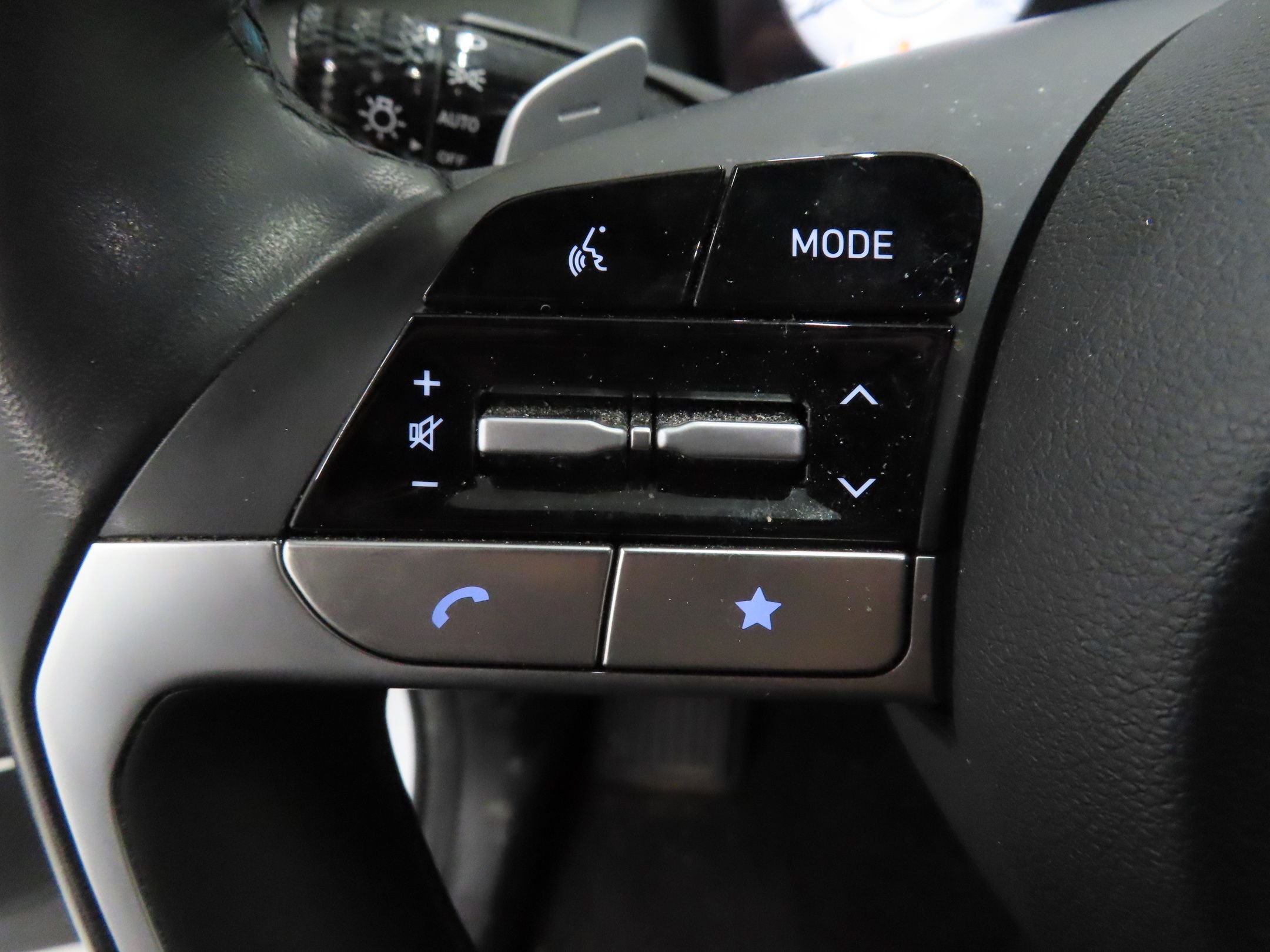 Used 2022 White Hyundai Limited image 13