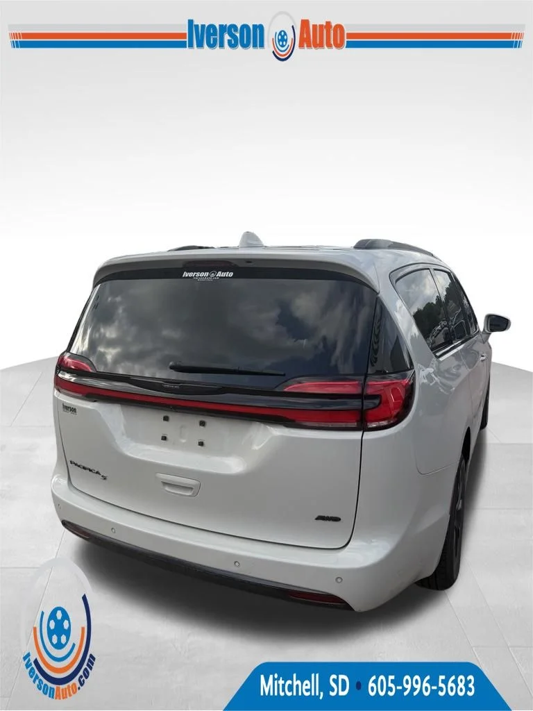 Used 2021 White Chrysler Touring L image 5