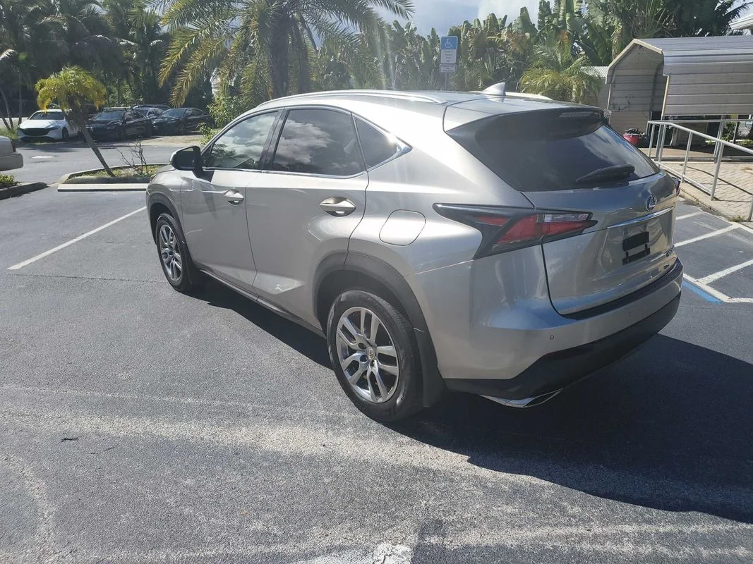 Used 2015  Lexus  image 7