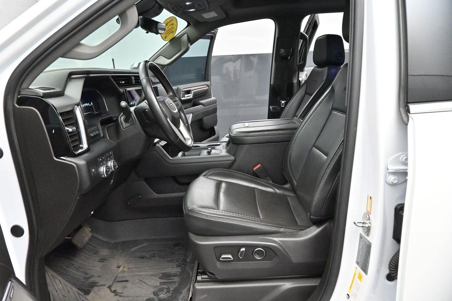 Used 2024 White Frost Tricoat GMC Denali image 13