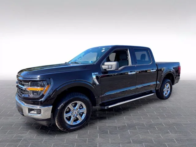 Used 2025 Black Ford XLT image 3