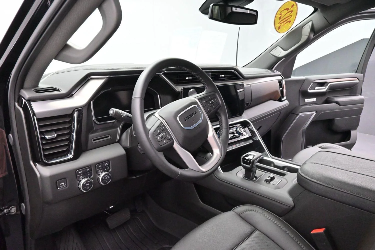 Used 2025 Onyx Black GMC Denali image 16