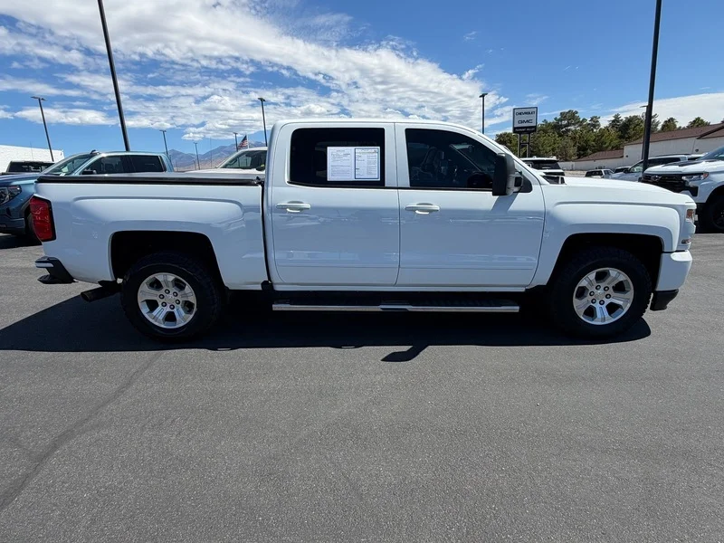 Used 2017 SUMMIT WHITE Chevrolet LT image 2