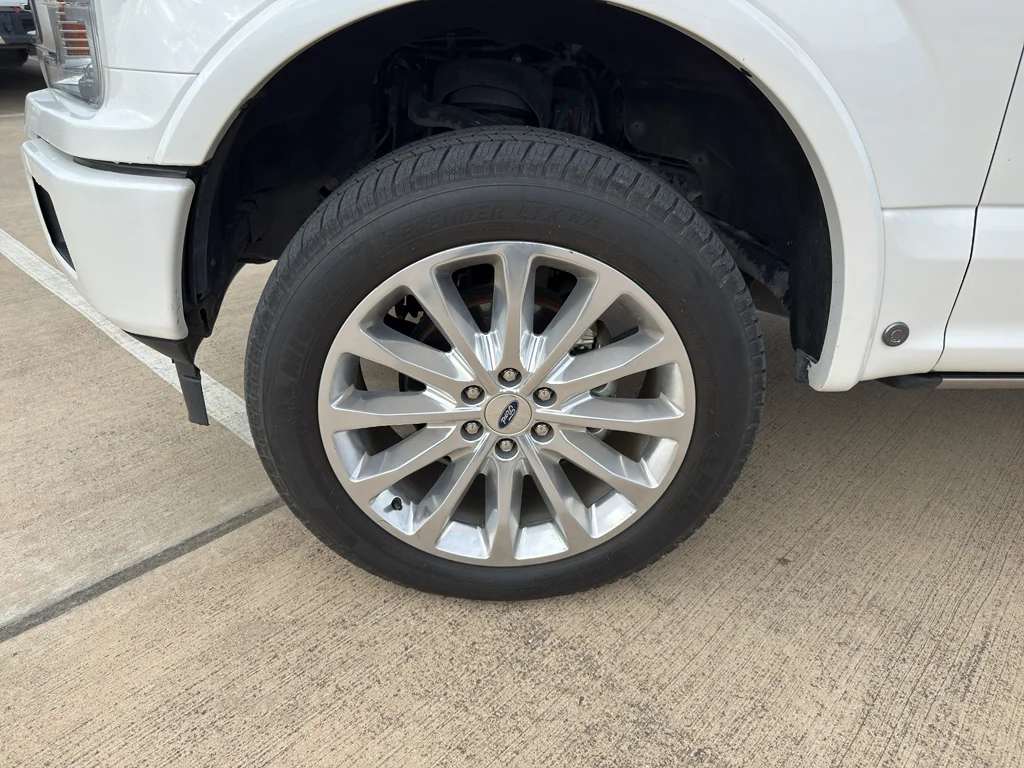 Used 2019 White Platinum Metallic Tri-Coat Ford Limited image 29
