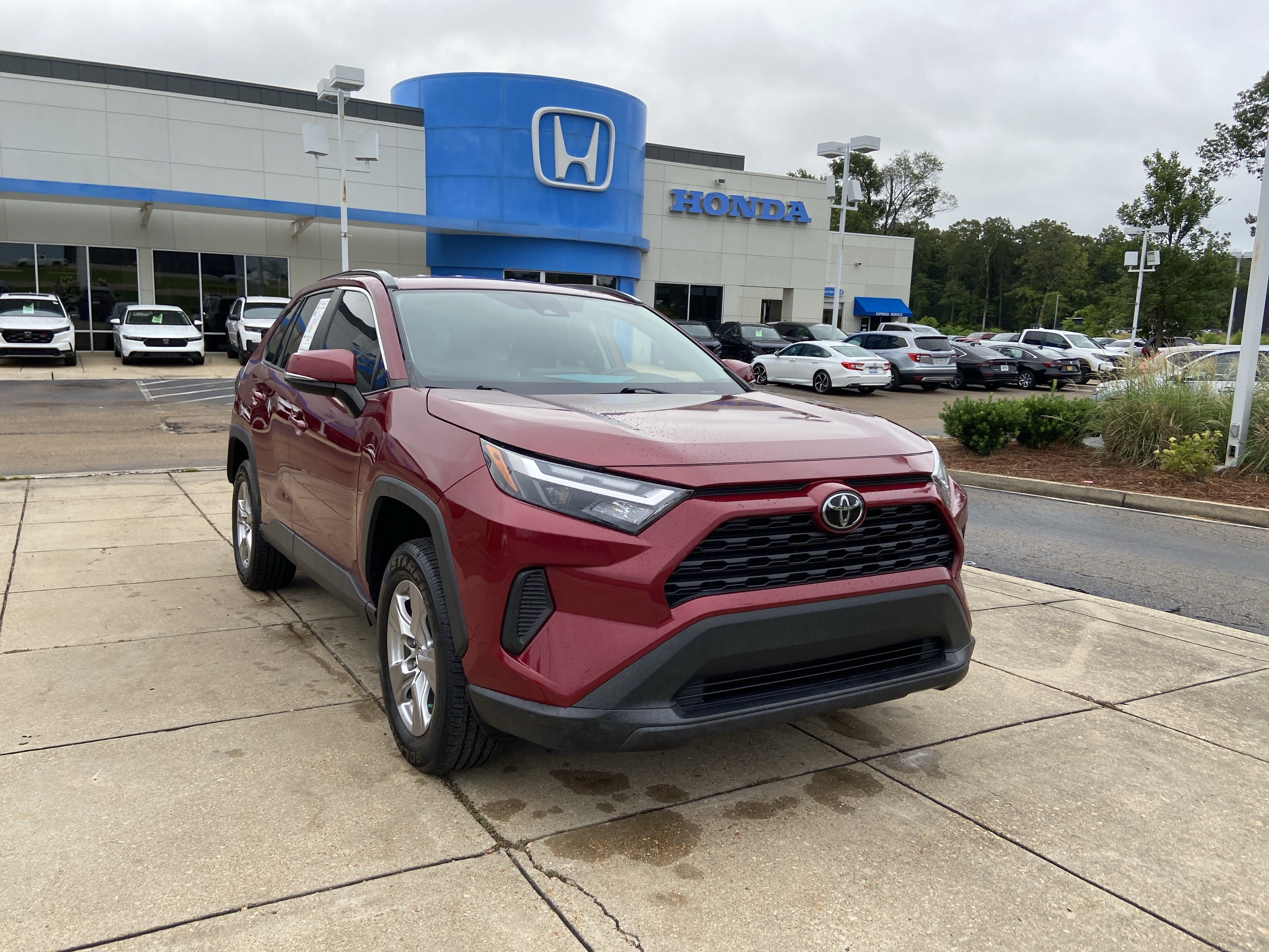 Used 2022 Ruby Flare Pearl Toyota XLE image 2