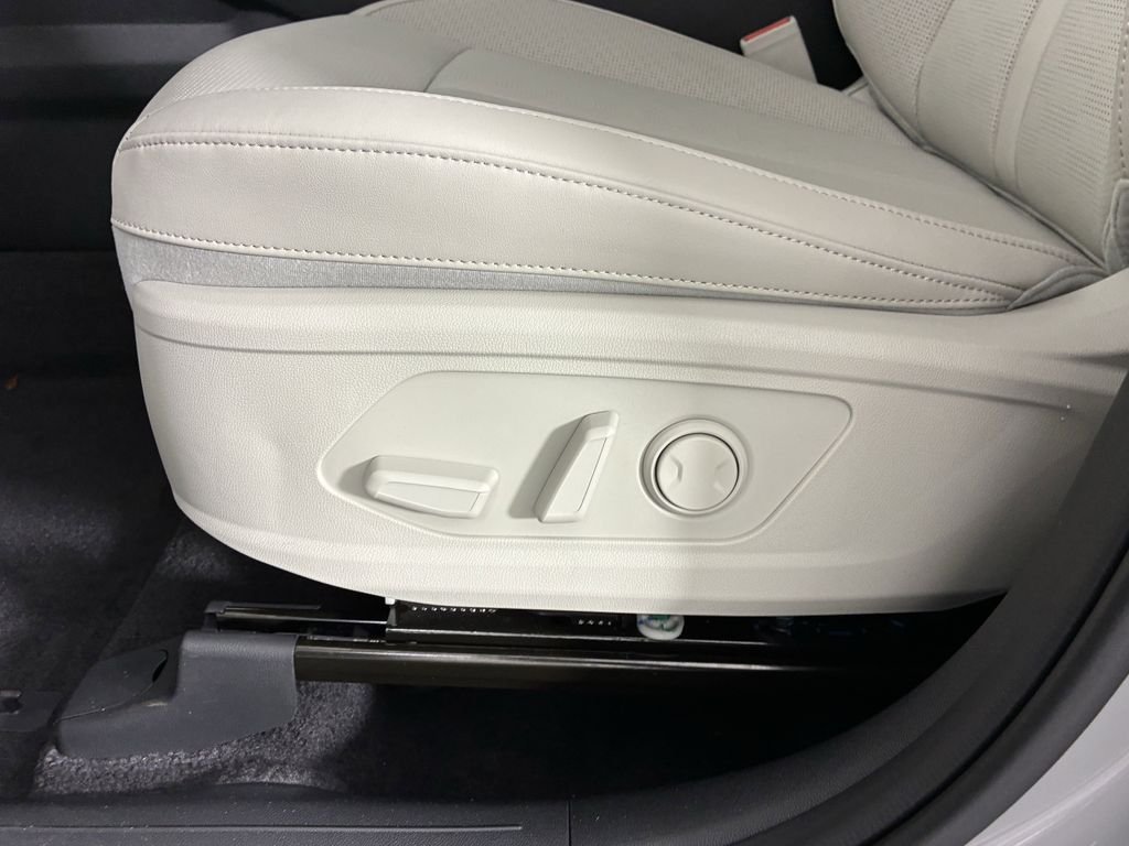 New 2026 Wolf Gray Kia S image 13
