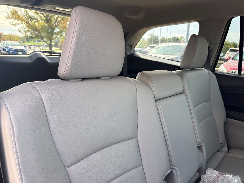 Used 2016 Blue Honda Touring image 34