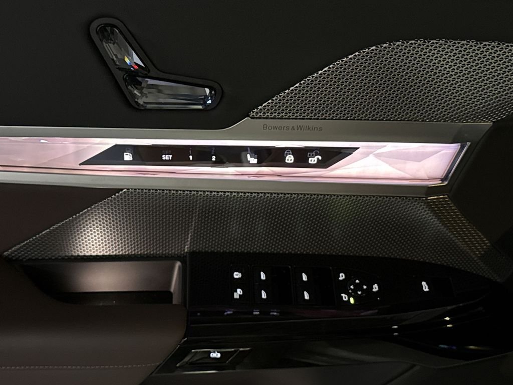 New 2026 Alpine White BMW 750e xDrive image 13