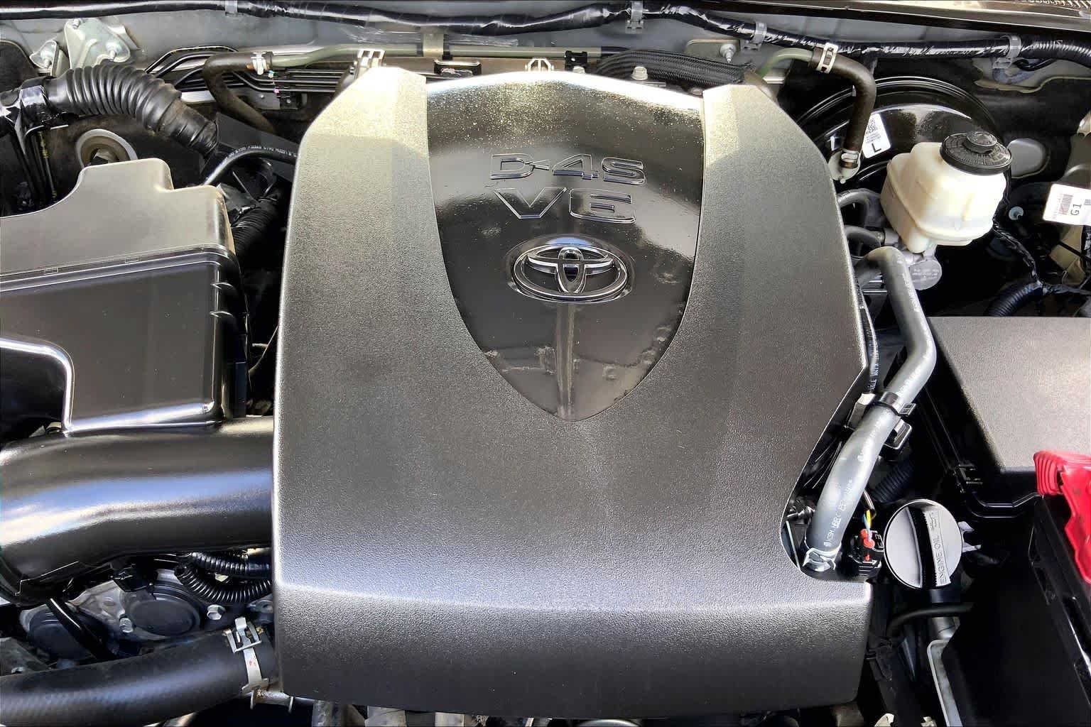 Used 2019 Silver Sky Metallic Toyota SR5 image 32
