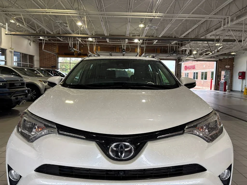 Used 2017 Blizzard Pearl Toyota Platinum image 15