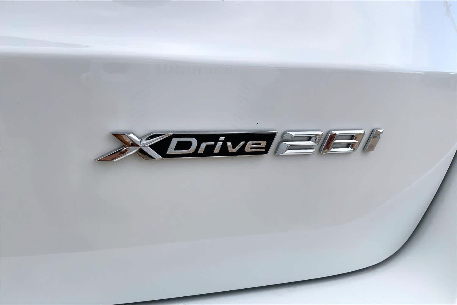 Used 2025 Alpine White BMW xDrive28i image 10
