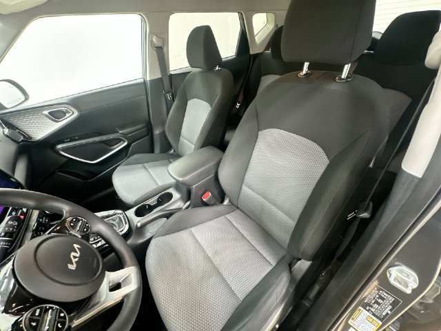 Used 2024  Kia S image 15