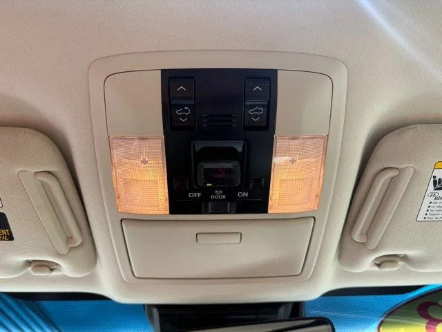 Used 2023 White Lexus 460 image 25