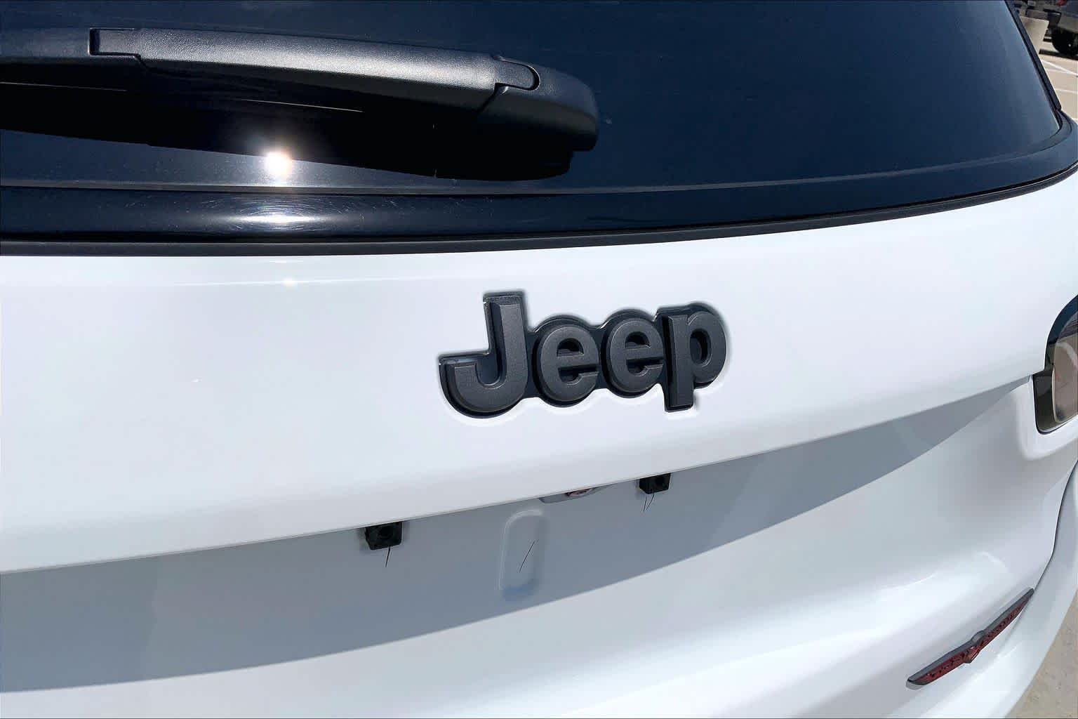 Used 2026 Bright White Clearcoat Jeep Trailhawk image 30