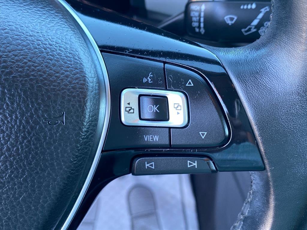 Used 2019 Platinum Gray Metallic Volkswagen 3.6L V6 SEL image 18