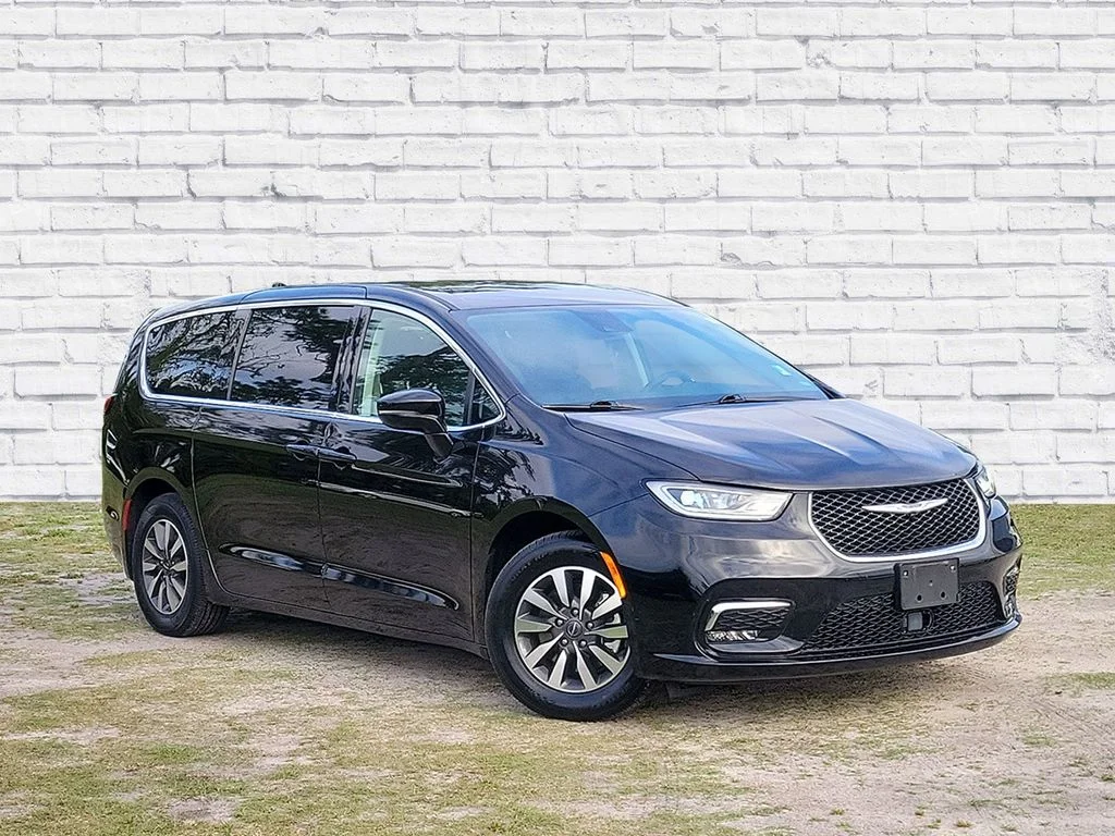Used 2024 Black Chrysler Select image 40