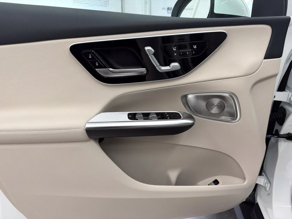 New 2027 White Mercedes-Benz GLC 300 image 14
