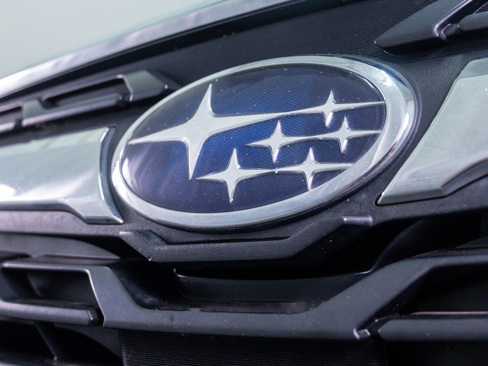 Used 2018 Dark Gray Metallic Subaru Premium image 5